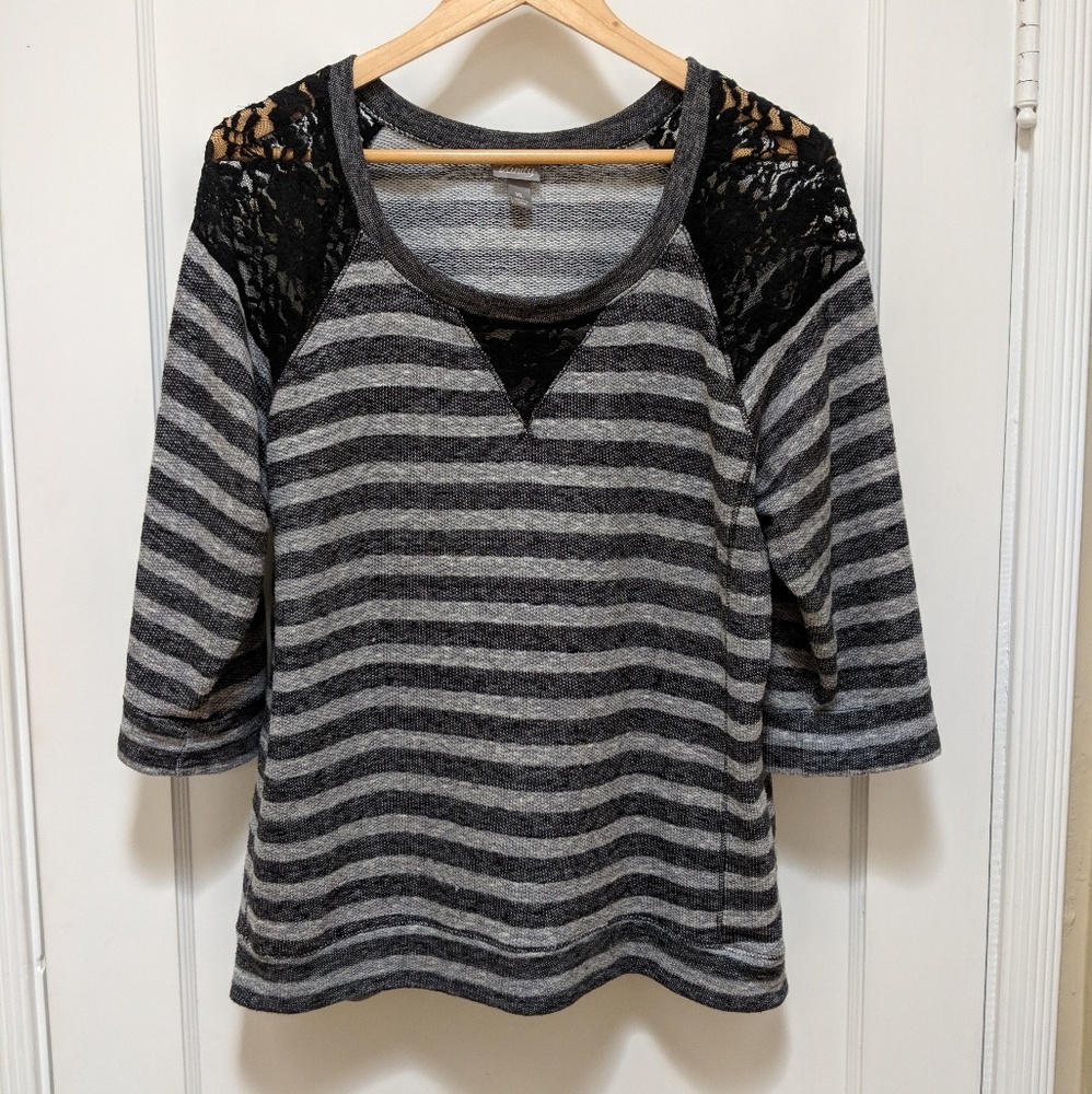Vanity | Striped 3/4 sleeve top with lace details